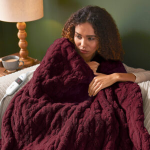 Silentnight Luxury Super Cosy Heated Throw - Berry